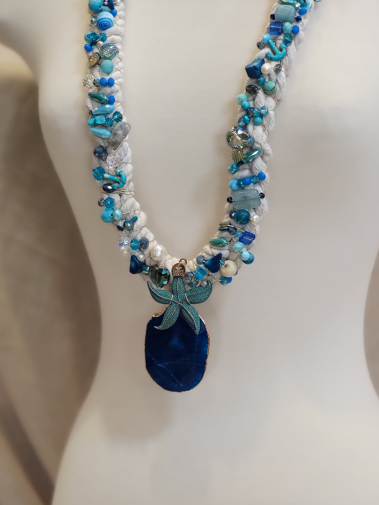 Ocean Empress – Statement Necklace with Hand-Wired Crystals and 24k Gold-Edged Agate