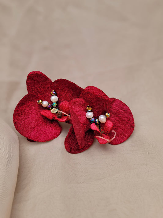 Accesorios florales grandes con estilo resort y arte wearable