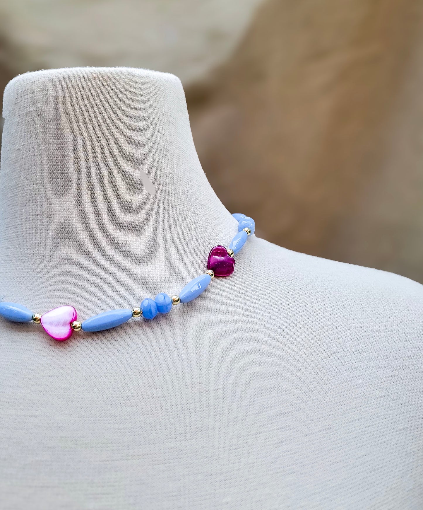 Collar con corazones rosados y cuentas lavanda – Trish T CoCo