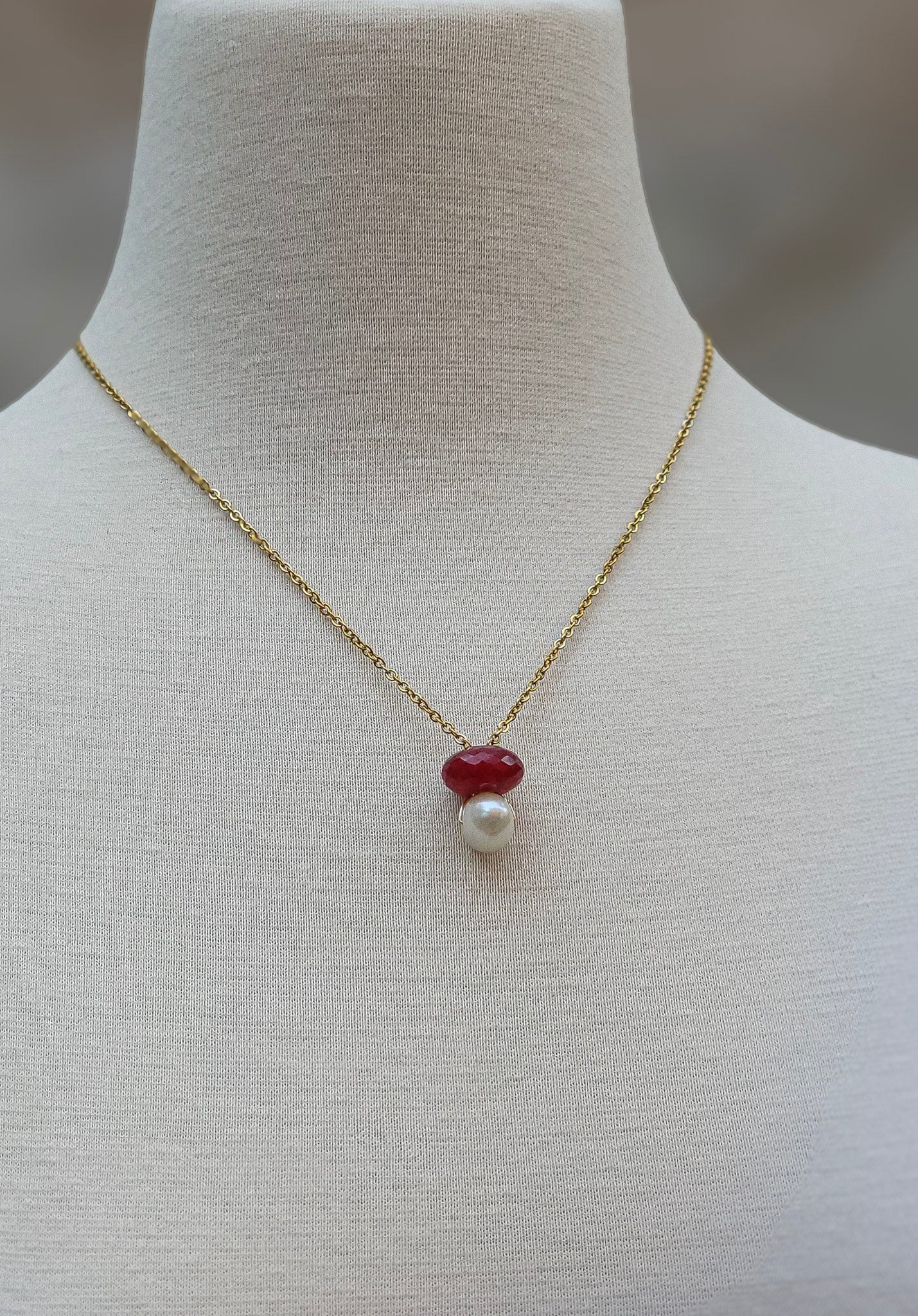 Collar delicado rubí con perla genuina – Trish T CoCo