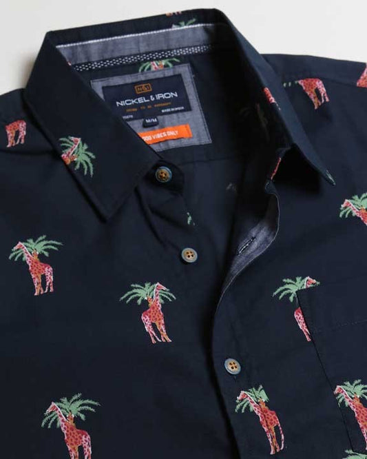 Camisa estampada de algodón – Navy con jirafas y palmas