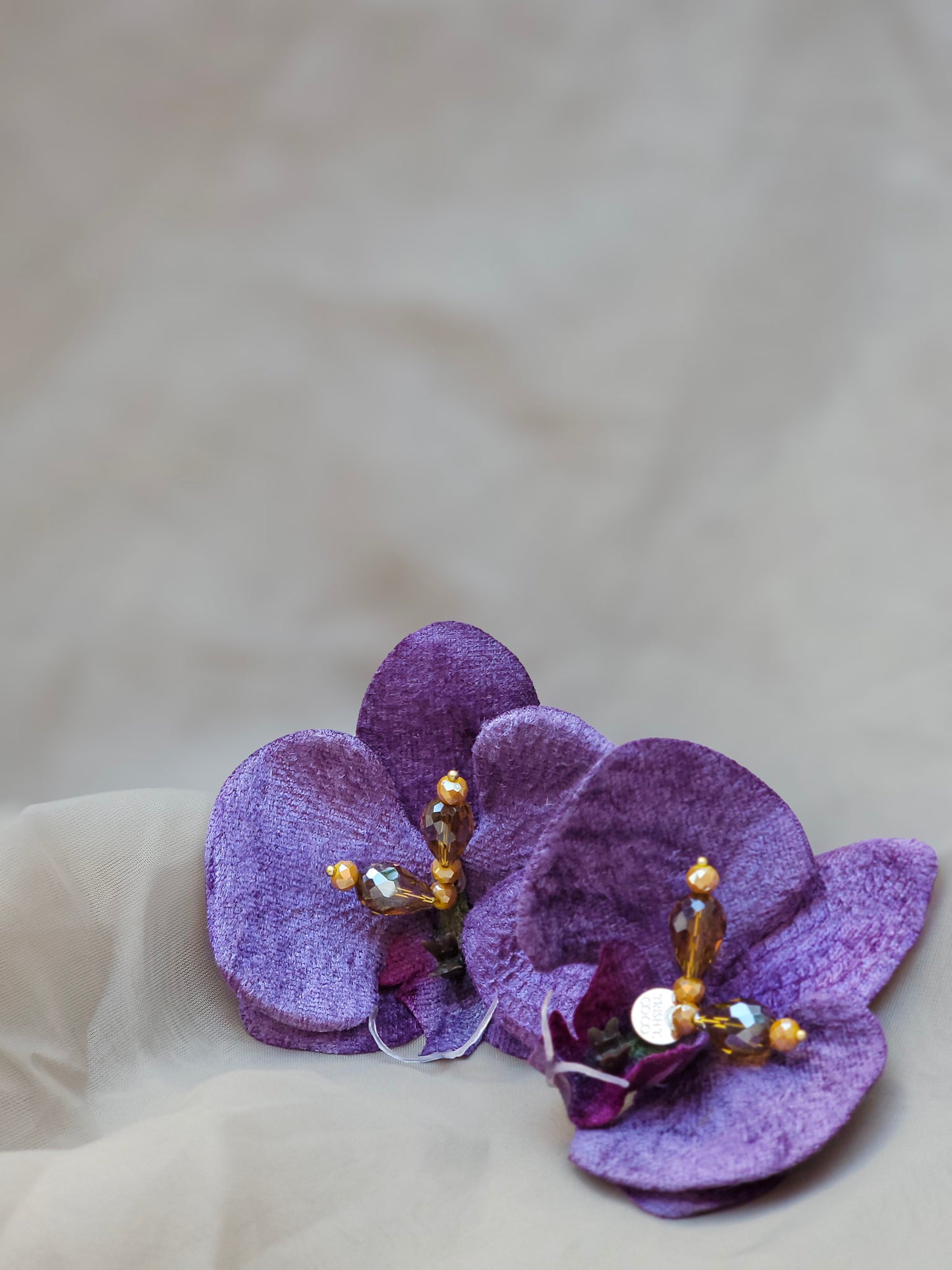 Pantallas florales artesanales con diseño maximalista en tono violeta