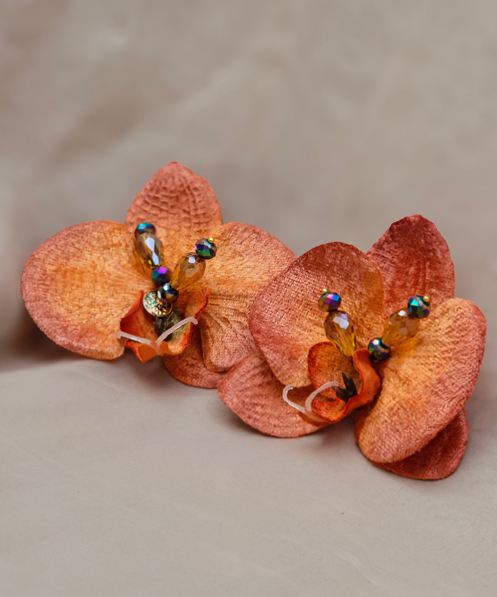 “Pantallas florales cobre sunset con textura metálica – edición limitada Trish T CoCo”