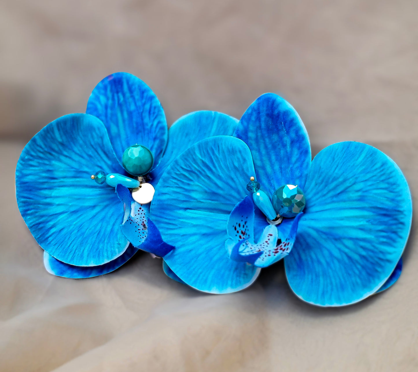 Pantallas orquídea azul intenso con cristales turquesa – Trish T CoCo"