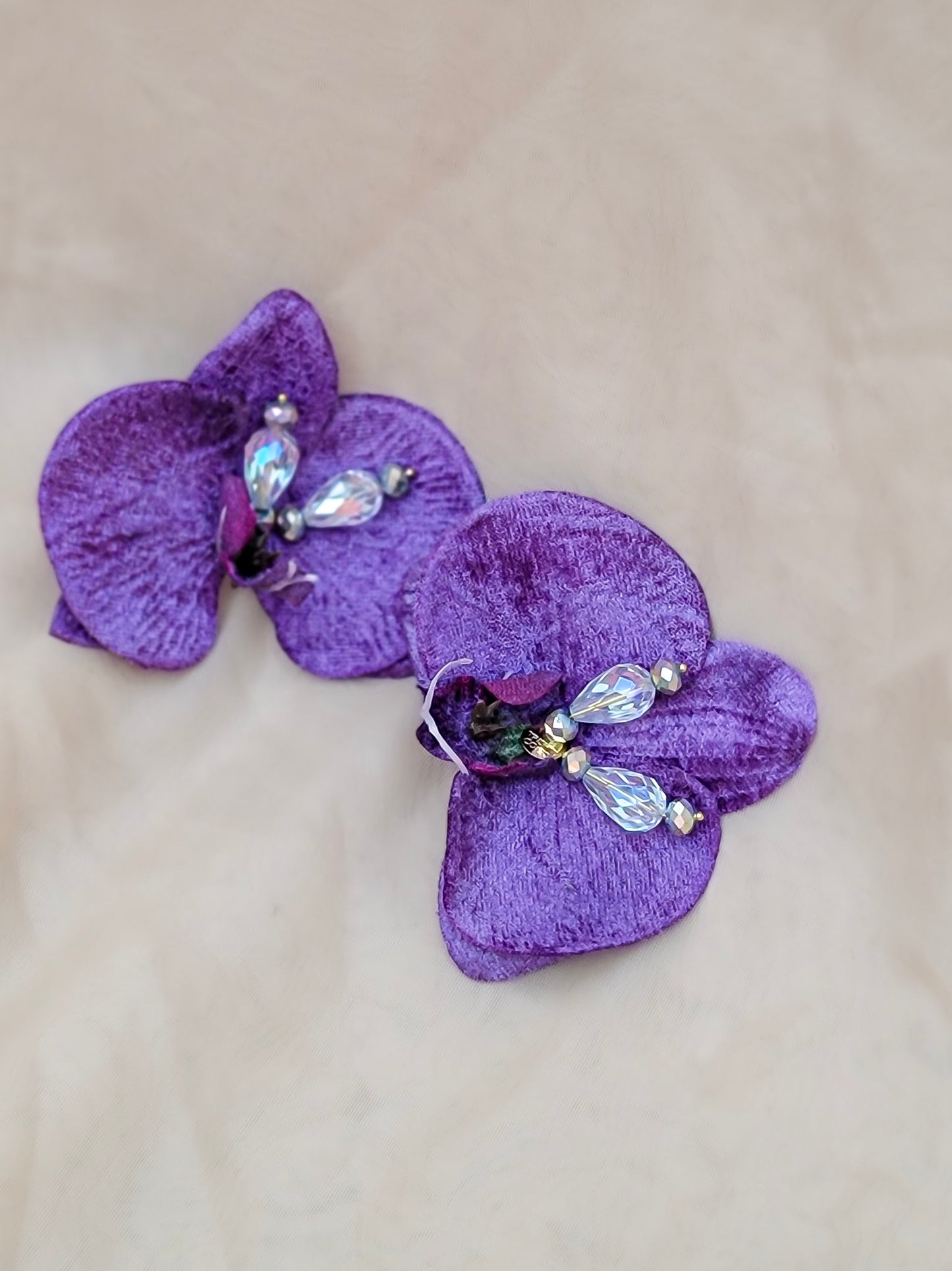 Pantallas orquídea morada con cristales tornasolados – Trish T CoCo