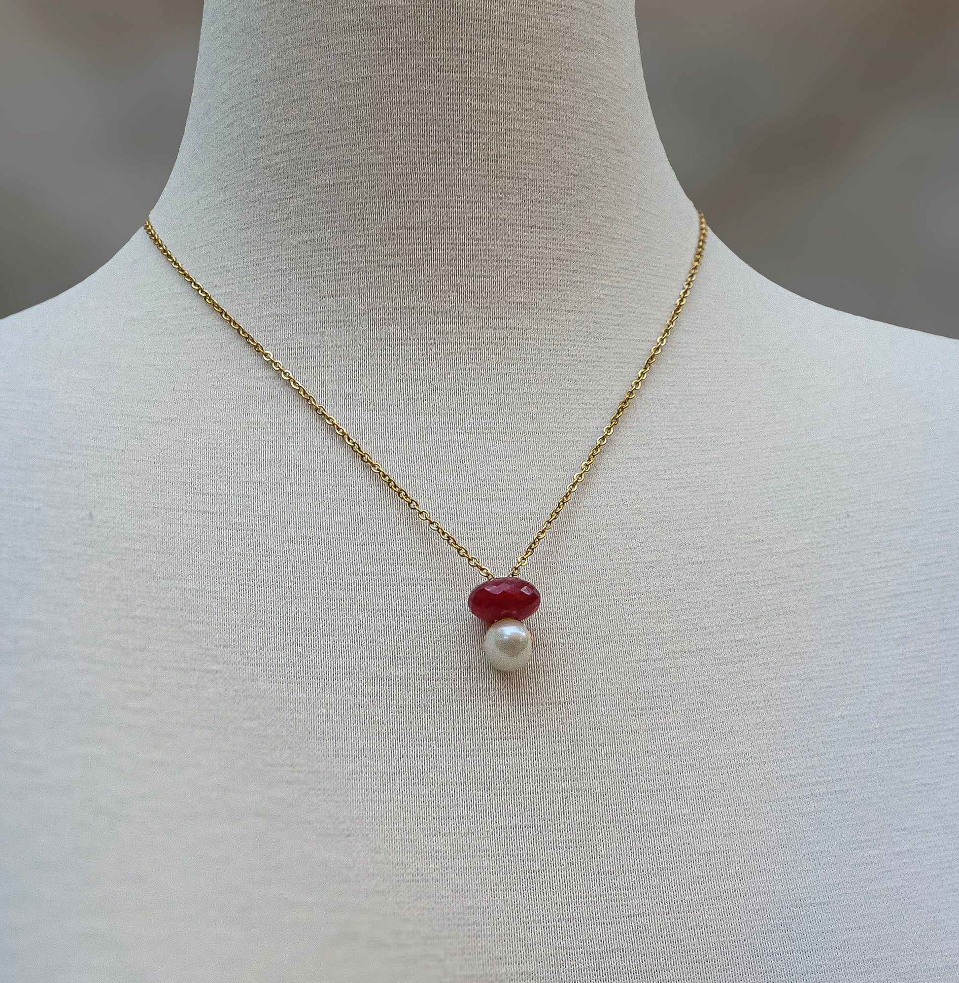 Pendant necklace rojo rubí y perla blanca – Trish T CoCo