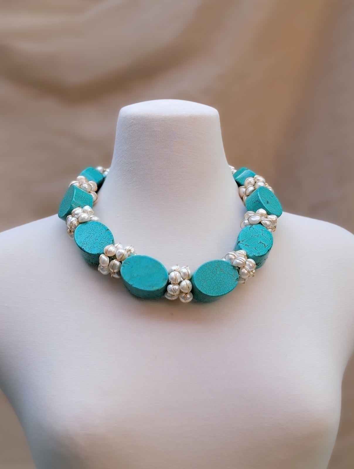 Goddess Turquoise – Collar de Turquesas & Perlas Enlazadas