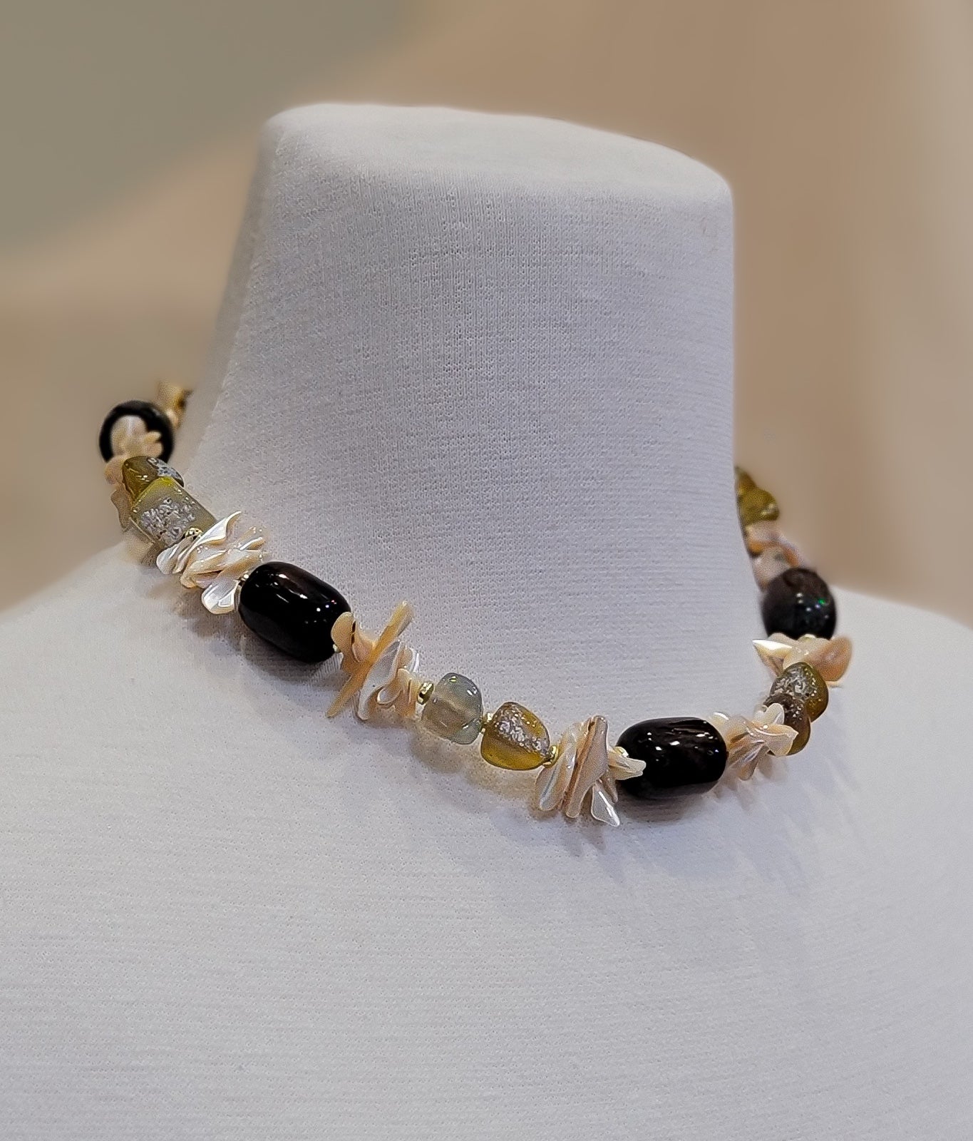 Earth Bloom – Collar de Ágatas y Nácar