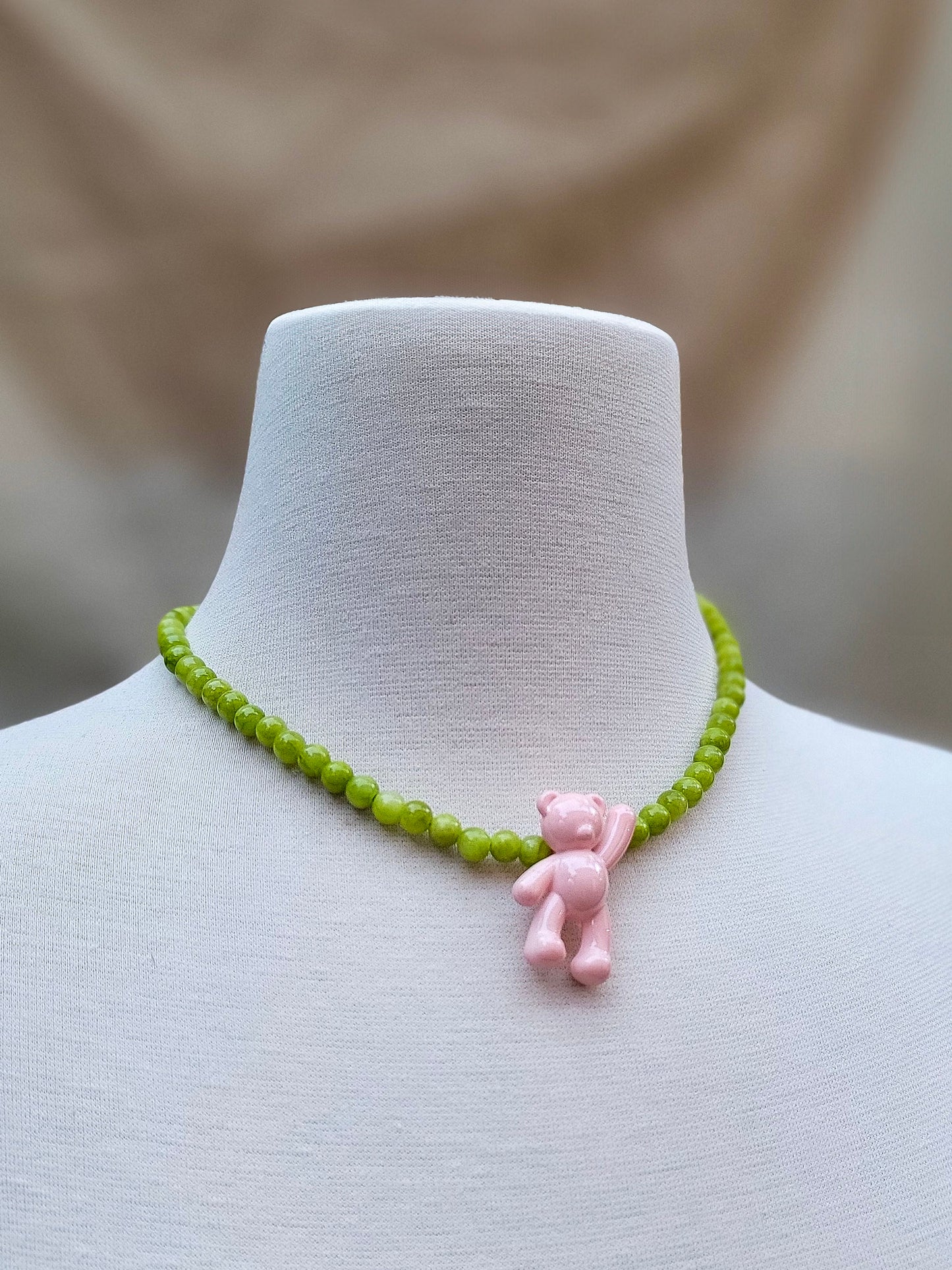 collar y2k de osito rosa y piedras verdes – Trish T CoCo