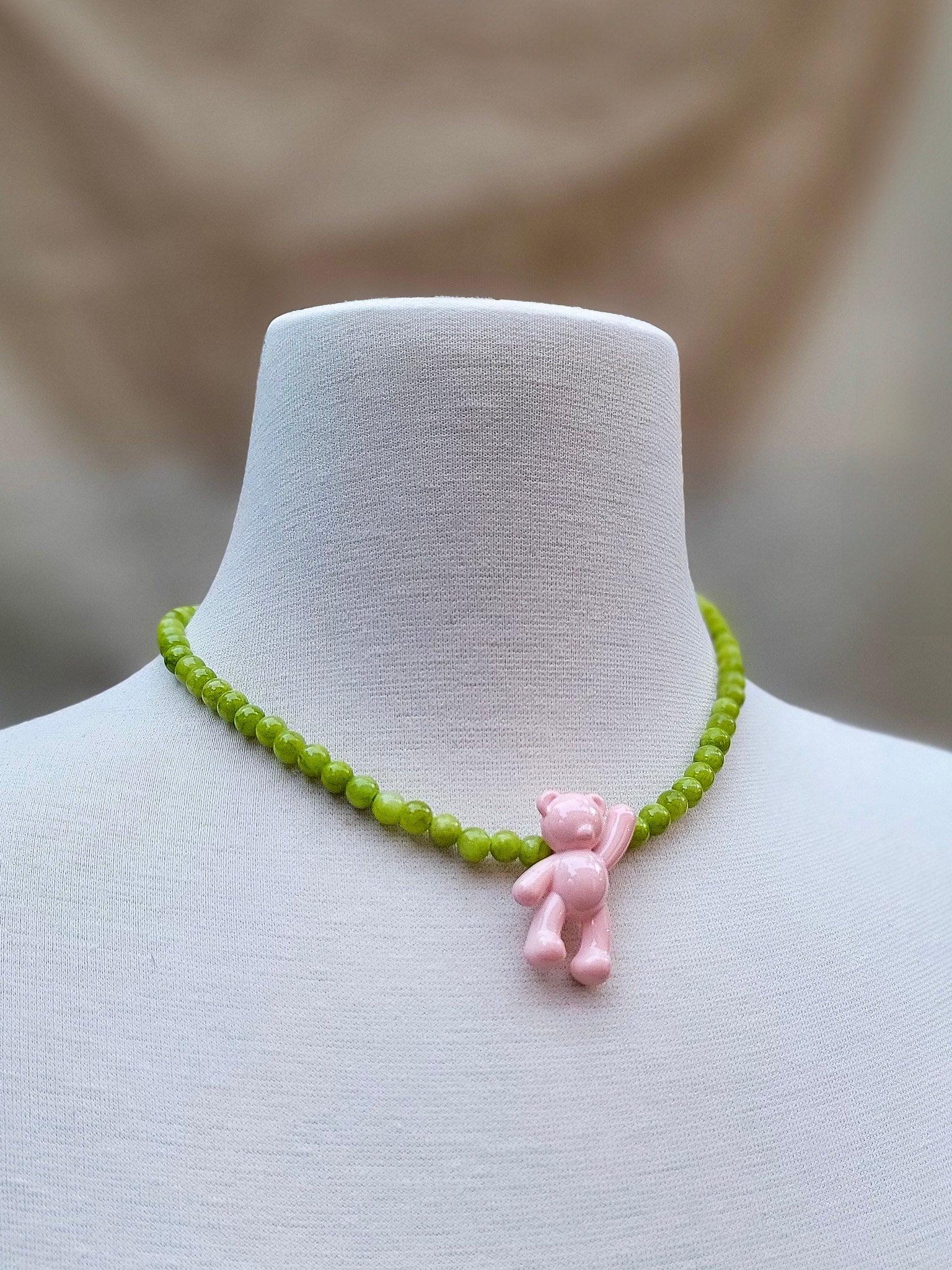 collar y2k de osito rosa y piedras verdes – Trish T CoCo