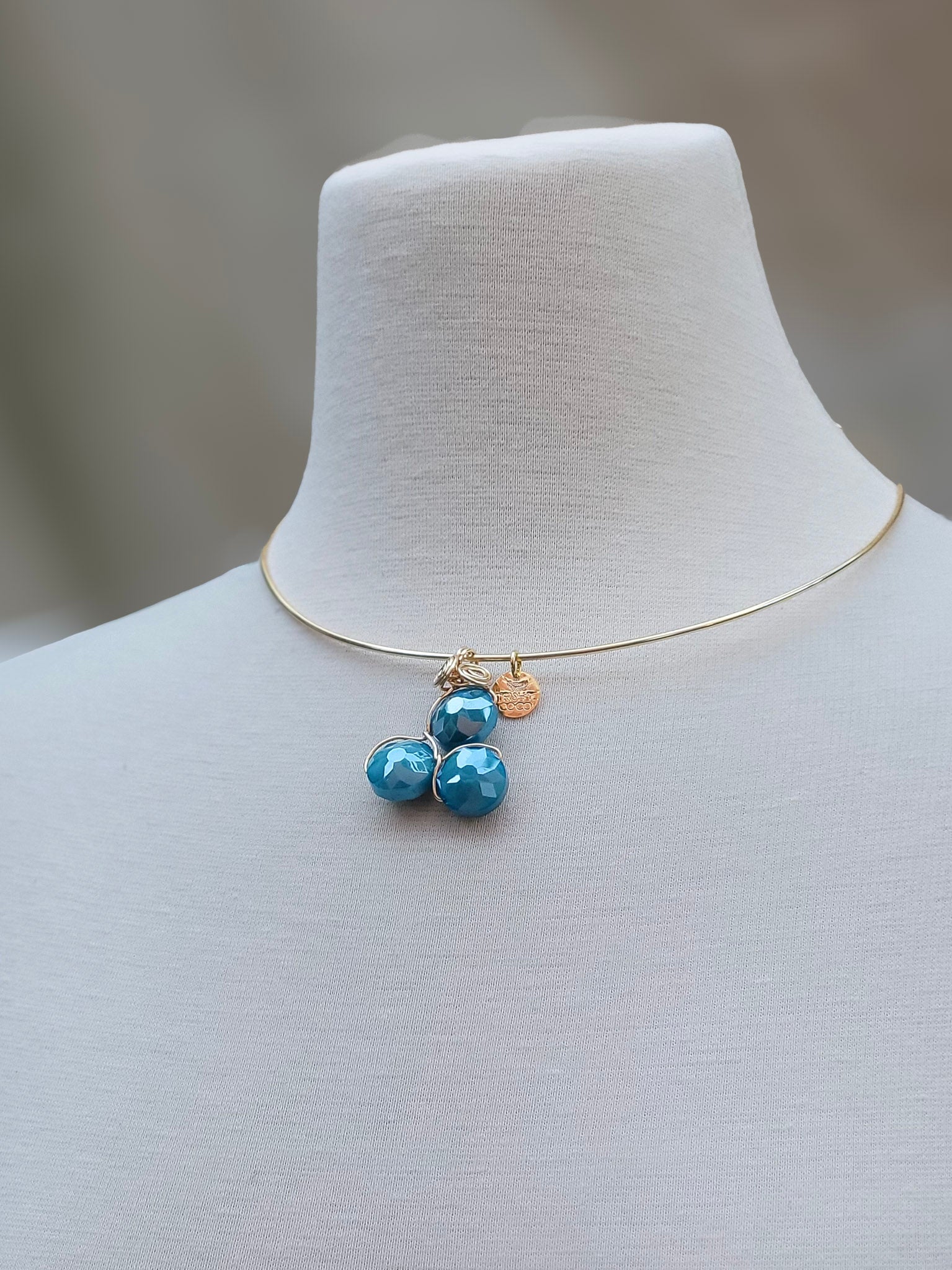 wire choker + aqua blue gems + summer look – Trish T CoCo