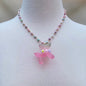 Joya escultural con dije de perro en forma de globo rosa y perlas – collar artesanal PR