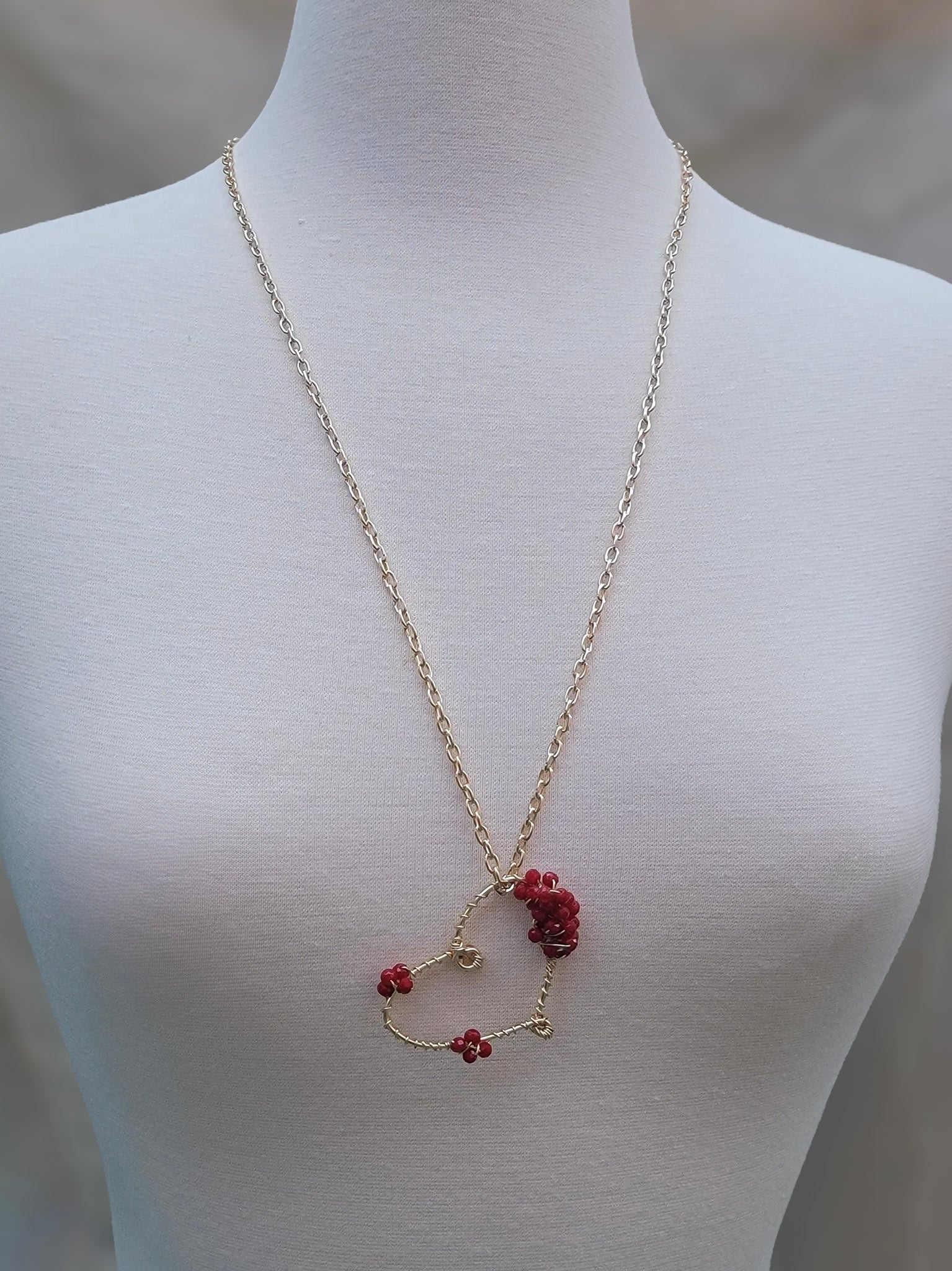 collar artesanal corazón rojo con cristales alambrados – Trish T CoCo
