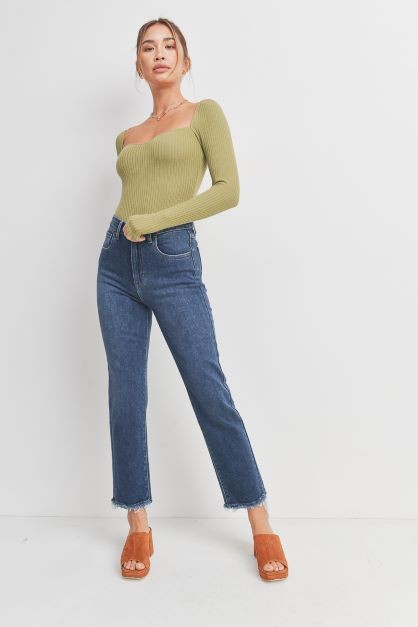 STRAIGHT JEANS WITH POCKET AND HEM BUST